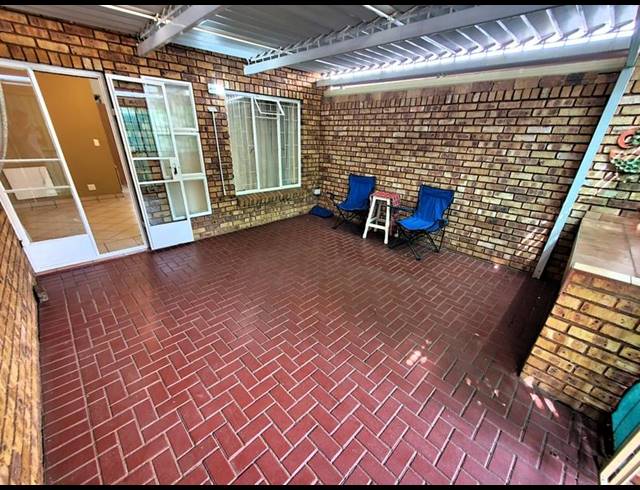 2 BEDROOM TOWNHOUSE FOR SALE IN CLARINA